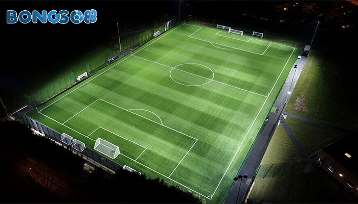 sân bóng đá được đặt ra bới Liên Đoàn Bóng Đá Quốc Tế (FIFA).